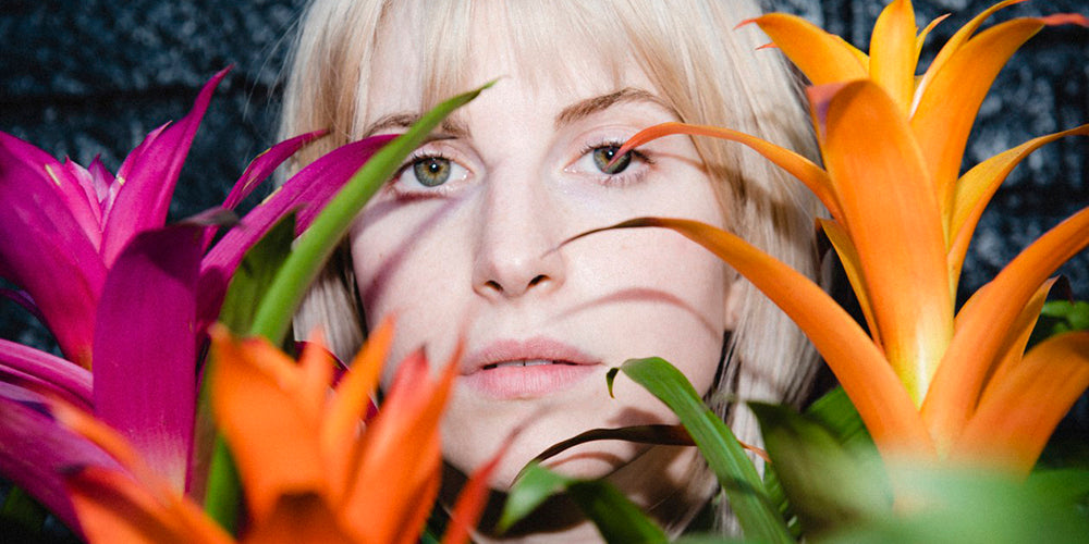 Watch Hayley Williams New video For Simmer