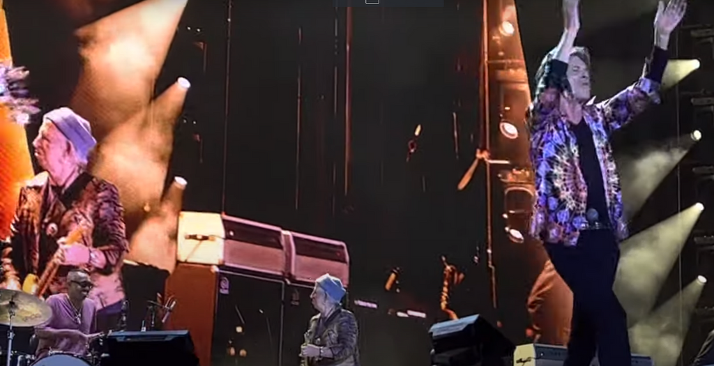 The Stones play 'Out of Time' live for the first time!!